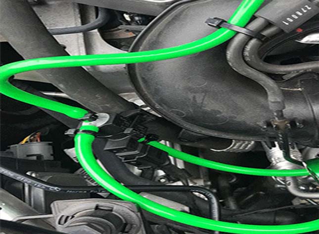 Vacuum silicone hose accessories for air release valves